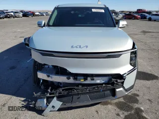 2024 Kia EV9 Light Long Range with VIN KNDAB5S10R6021619, listed as a Copart auction lot 41933575 with 6,622 mi miles and Salvage Title. Bid and sale history available at carsss.com. Image 5.