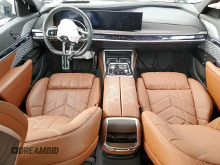 2024 BMW i7 xDrive60 z VIN WBY53EJ03RCP66405, wystawiony jako Copart lot #86143024 z przebiegiem 8304 mil mil oraz Szkody całkowita. Historia ofert i sprzedaży dostępna na DreamBid. Obrazek 8.