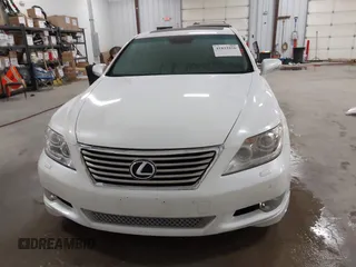 2010 Lexus LS 460 z VIN JTHCL5EF9A5006610, wystawiony jako IAAI lot #41833426 z przebiegiem 224 890 mil mil oraz . Historia ofert i sprzedaży dostępna na DreamBid. Obrazek 12.