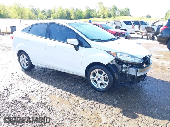 2015 Ford Fiesta SE with VIN 3FADP4BJXFM202690, listed as a IAAI auction lot 41993030 with 194,924 mi miles. Bid and sale history available at carsss.com. Image 1.