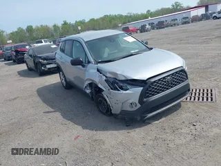 2022 Toyota Corolla Cross L с VIN 7MUAAAAG7NV009940, выставлен на аукционе IAAI как лот 42117351 с пробегом 23 290 миль миль и . История ставок и продаж доступна на DreamBid. Изображение 1.