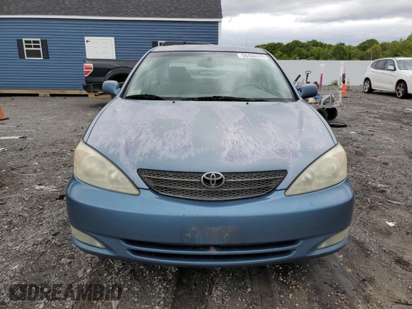 2004 Toyota Camry LE z VIN 4T1BE30K94U892207, wystawiony jako Copart lot #58406245 z przebiegiem 318 751 mil mil oraz Czysty tytuł • Clean title. Historia ofert i sprzedaży dostępna na DreamBid. Obrazek 5.