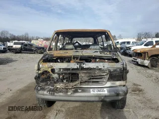 1996 Ford Econoline Wagon Super Custom z VIN 1FBJS31H5THA13695, wystawiony jako Copart lot #42136035 z przebiegiem Nie podano mil oraz Szkody całkowita. Historia ofert i sprzedaży dostępna na DreamBid. Obrazek 5.