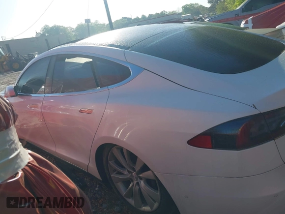 2016 Tesla Model S 90D with VIN 5YJSA1E21GF128460, listed as a IAAI auction lot 40733920 with 89,846 mi miles and . Bid and sale history available at DreamBid. Image 13.