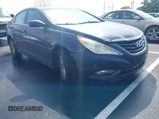 2013 Hyundai Sonata GLS z VIN 5NPEB4AC7DH726866, wystawiony jako IAAI lot #42306731 z przebiegiem 164 122 mil mil oraz . Historia ofert i sprzedaży dostępna na DreamBid. Obrazek 1.