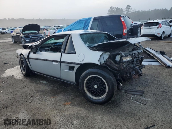 1985 Pontiac Fiero z VIN 1G2PF3795FP228812, wystawiony jako Copart lot #84717324 z przebiegiem 173 310 mil mil oraz Nie do naprawy • Non repairable. Historia ofert i sprzedaży dostępna na DreamBid. Obrazek 2.