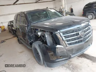 2015 Cadillac Escalade Luxury z VIN 1GYS4BKJ8FR213467, wystawiony jako IAAI lot #42460708 z przebiegiem 105 756 mil mil oraz . Historia ofert i sprzedaży dostępna na DreamBid. Obrazek 1.
