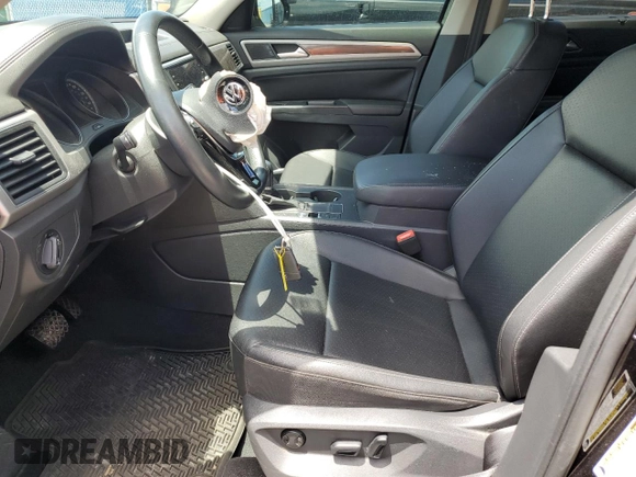 2019 Volkswagen Atlas SE z VIN 1V2WR2CA0KC546619, wystawiony jako Copart lot #56296225 z przebiegiem 105 777 mil mil oraz Nie do naprawy • Non repairable. Historia ofert i sprzedaży dostępna na DreamBid. Obrazek 7.