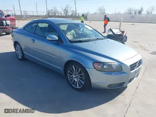 2007 Volvo C70 with VIN YV1MC68257J026108, listed as a IAAI auction lot 41230835 with 100,017 mi miles. Bid and sale history available at carsss.com. Image 1.