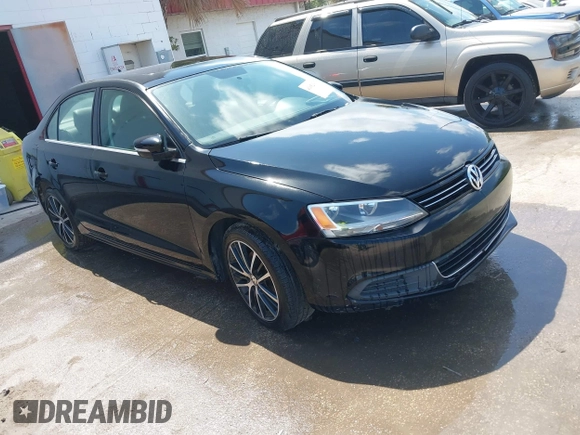 2013 Volkswagen Jetta Sedan SE with VIN 3VWDP7AJ2DM414880, listed as a IAAI auction lot 41652006 with 136,649 mi miles. Bid and sale history available at carsss.com. Image 1.
