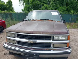 1996 Chevrolet Suburban z VIN 1GNFK16R8TJ397396, wystawiony jako IAAI lot #42367280 z przebiegiem 287 980 mil mil oraz . Historia ofert i sprzedaży dostępna na DreamBid. Obrazek 6.