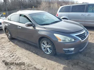 2014 Nissan Altima 2.5 S with VIN 1N4AL3AP1EC201541, listed as a IAAI auction lot 41777111 with 180,021 mi miles. Bid and sale history available at carsss.com. Image 1.