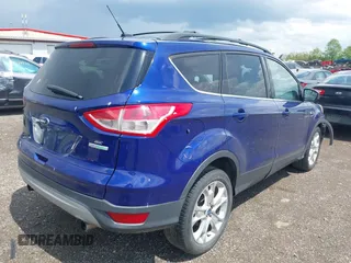 2013 Ford Escape SE with VIN 1FMCU0GXXDUA71589, listed as a IAAI auction lot 42122707 with 144,972 mi miles and . Bid and sale history available at carsss.com. Image 4.