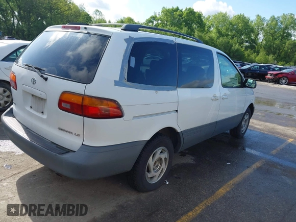 2000 Toyota Sienna LE with VIN 4T3ZF13C3YU222766, listed as a IAAI auction lot 42155052 with 270,978 mi miles. Bid and sale history available at carsss.com. Image 4.