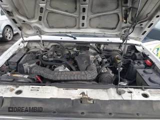 1994 Ford Explorer Eddie Bauer z VIN 1FMDU34X0RUB38962, wystawiony jako IAAI lot #41955041 z przebiegiem 1 088 mil mil oraz . Historia ofert i sprzedaży dostępna na DreamBid. Obrazek 10.
