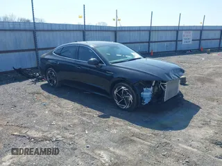 2024 Hyundai Sonata SEL z VIN KMHL14JA9RA400442, wystawiony jako IAAI lot #41762761 z przebiegiem 11 999 mil mil oraz . Historia ofert i sprzedaży dostępna na DreamBid. Obrazek 1.