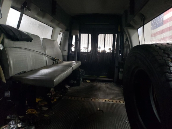 2003 Ford Econoline Passenger XL с VIN 1FBSS31L03HA96493, выставлен на аукционе Copart как лот 43443355 с пробегом 196 245 миль миль и Списание • Salvage title. История ставок и продаж доступна на DreamBid. Изображение 10.