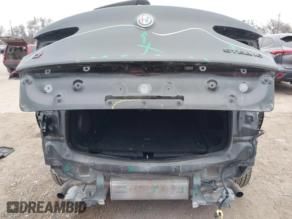 2019 Alfa Romeo Stelvio Ti z VIN ZASPAKBNXK7C44188, wystawiony jako IAAI lot #41320657 z przebiegiem 89 927 mil mil oraz . Historia ofert i sprzedaży dostępna na DreamBid. Obrazek 6.