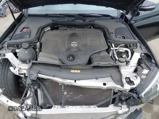 2022 Mercedes-Benz E 450 z VIN W1KZF5KB8NB092932, wystawiony jako IAAI lot #42052966 z przebiegiem 57 176 mil mil oraz . Historia ofert i sprzedaży dostępna na DreamBid. Obrazek 10.