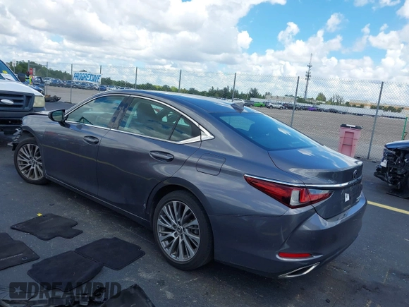 2019 Lexus ES 350 with VIN 58ABZ1B19KU032438, listed as a IAAI auction lot 42583482 with 18,474 mi miles and . Bid and sale history available at DreamBid. Image 3.
