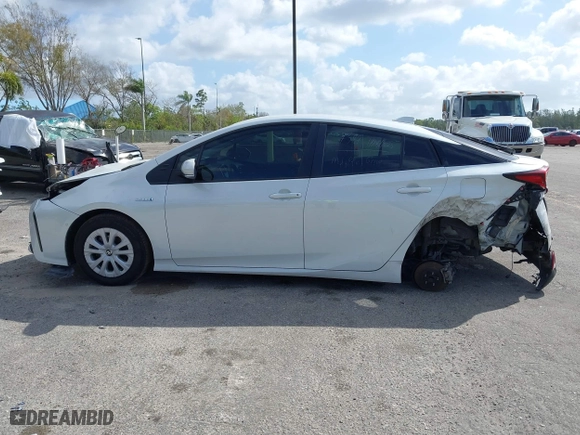 2022 Toyota Prius L Eco with VIN JTDKAMFU5N3181724, listed as a IAAI auction lot 41568635 with 67,360 mi miles. Bid and sale history available at carsss.com. Image 15.