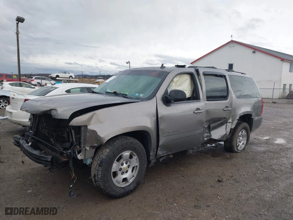 2009 Chevrolet Suburban LT w/2LT with VIN 1GNFC26J39R236980, listed as a IAAI auction lot 41721772 with 215,684 mi miles. Bid and sale history available at carsss.com. Image 6.