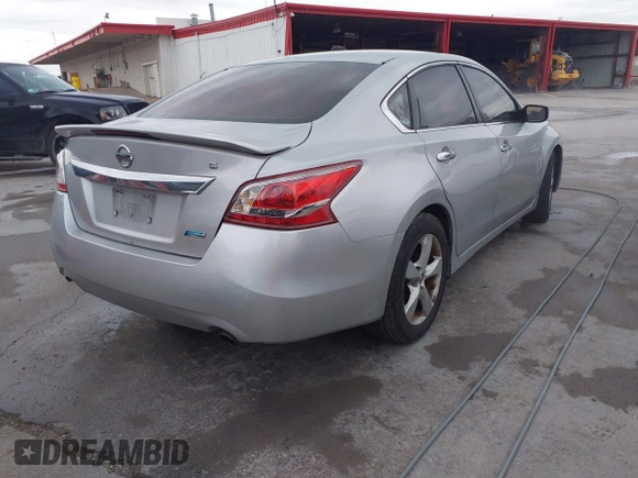 2013 Nissan Altima SV with VIN 1N4AL3APXDN554301, listed as a IAAI auction lot 42183379 with 196,786 mi miles and . Bid and sale history available at carsss.com. Image 4.