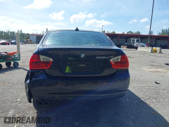 2008 BMW 3 Series 328xi z VIN WBAVC93538K056827, wystawiony jako IAAI lot #41646425 z przebiegiem Nie podano mil oraz . Historia ofert i sprzedaży dostępna na DreamBid. Obrazek 16.