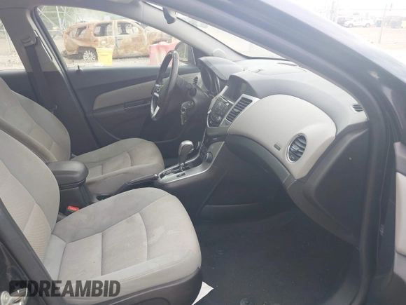 2014 Chevrolet Cruze 1LT with VIN 1G1PC5SB0E7137724, listed as a IAAI auction lot 42175995 with 276,145 mi miles and . Bid and sale history available at DreamBid. Image 5.