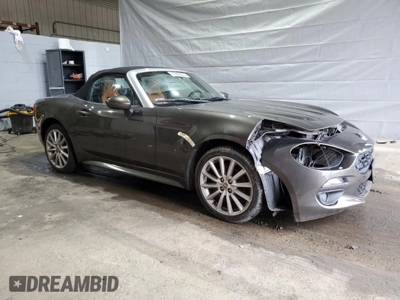 2017 FIAT 124 Spider Elaborazione Abarth z VIN JC1NFAEK1H0125019, wystawiony jako Copart lot #51663565 z przebiegiem Nie podano mil oraz Szkoda całkowita • Salvage title. Historia ofert i sprzedaży dostępna na DreamBid. Obrazek 4.