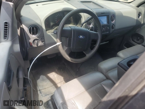 2004 Ford F-150 XL z VIN 1FTRF12W74NC16501, wystawiony jako Copart lot #57530505 z przebiegiem 186 508 mil mil oraz Szkody całkowita. Historia ofert i sprzedaży dostępna na DreamBid. Obrazek 8.
