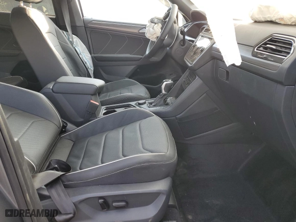 2024 Volkswagen Tiguan SEL R-Line with VIN 3VV4B7AX9RM160230, listed as a Copart auction lot 41581845 with 295 mi miles and Salvage Title. Bid and sale history available at carsss.com. Image 7.