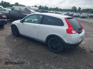 2008 Volvo C30 Version 1.0 z VIN YV1MK672482081519, wystawiony jako IAAI lot #42380668 z przebiegiem 115 973 mil mil oraz . Historia ofert i sprzedaży dostępna na DreamBid. Obrazek 3.
