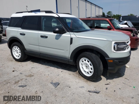 2023 Ford Bronco Sport Heritage z VIN 3FMCR9G68PRD84102, wystawiony jako Copart lot #59486695 z przebiegiem 17 710 mil mil oraz Szkoda całkowita • Salvage title. Historia ofert i sprzedaży dostępna na DreamBid. Obrazek 4.