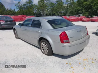 2006 Chrysler 300 Touring z VIN 2C3KA53G86H109231, wystawiony jako IAAI lot #42299031 z przebiegiem Nie podano mil oraz . Historia ofert i sprzedaży dostępna na DreamBid. Obrazek 3.