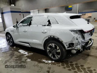 2021 Audi e-tron Premium Plus с VIN WA1LAAGE9MB003971, выставлен на аукционе Copart как лот 45421695 с пробегом 19 940 миль миль и Списание • Salvage title. История ставок и продаж доступна на DreamBid. Изображение 2.