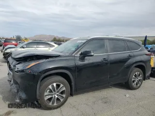 2024 Toyota Highlander LE z VIN 5TDKDRBH4RS542507, wystawiony jako Copart lot #53318265 z przebiegiem 19 014 mil mil oraz Szkoda całkowita • Salvage title. Historia ofert i sprzedaży dostępna na DreamBid. Obrazek 1.