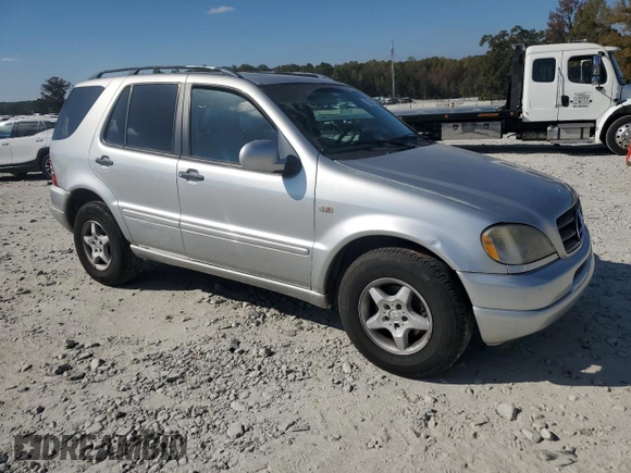 2000 Mercedes-Benz M-Class with VIN 4JGAB54E3YA158805, listed as a Copart auction lot 78047374 with 234,568 mi miles and Salvage Title. Bid and sale history available at carsss.com. Image 4.