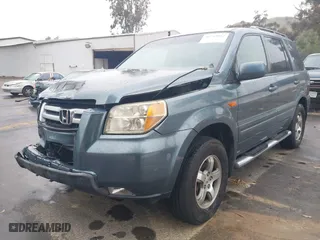 2006 Honda Pilot EX-L with VIN 2HKYF18506H503658, listed as a IAAI auction lot 41744963 with 215,575 mi miles. Bid and sale history available at carsss.com. Image 17.