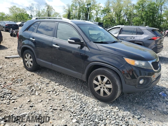 2013 Kia Sorento LX z VIN 5XYKT4A64DG352153, wystawiony jako Copart lot #55330825 z przebiegiem 289 967 mil mil oraz Szkoda całkowita • Salvage title. Historia ofert i sprzedaży dostępna na DreamBid. Obrazek 4.
