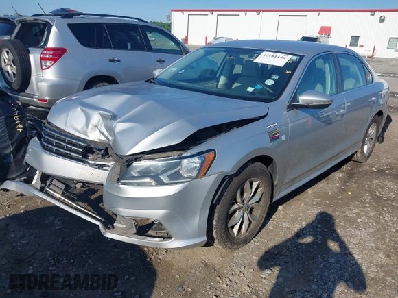 2017 Volkswagen Passat S z VIN 1VWAT7A30HC009964, wystawiony jako IAAI lot #42181146 z przebiegiem 118 855 mil mil oraz . Historia ofert i sprzedaży dostępna na DreamBid. Obrazek 18.