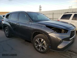 2022 Toyota Highlander XLE with VIN 5TDHZRBH0NS579432, listed as a Copart auction lot 77977004 with 18,770 mi miles and Clean Title. Bid and sale history available at carsss.com. Image 4.