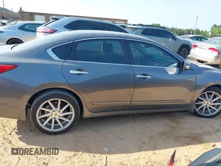 2017 Nissan Altima SR z VIN 1N4AL3AP7HC112822, wystawiony jako IAAI lot #42156282 z przebiegiem 121 124 mil mil oraz . Historia ofert i sprzedaży dostępna na DreamBid. Obrazek 12.