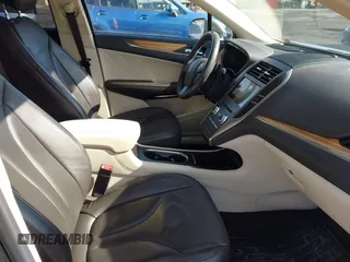 2016 Lincoln MKC Select with VIN 5LMCJ2D95GUJ08172, listed as a IAAI auction lot 41504279 with 73,425 mi miles and . Bid and sale history available at DreamBid. Image 5.