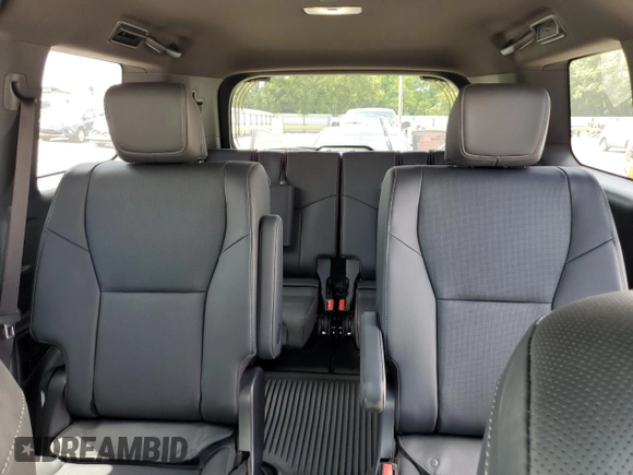2024 Lexus GX 550 Premium z VIN JTJTBCDX1R5027690, wystawiony jako Copart lot #55492475 z przebiegiem 6 124 mil mil oraz Szkoda całkowita • Salvage title. Historia ofert i sprzedaży dostępna na DreamBid. Obrazek 10.