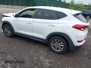 2018 Hyundai Tucson SE z VIN KM8J2CA41JU807280, wystawiony jako IAAI lot #42301977 z przebiegiem 62 415 mil mil oraz . Historia ofert i sprzedaży dostępna na DreamBid. Obrazek 3.