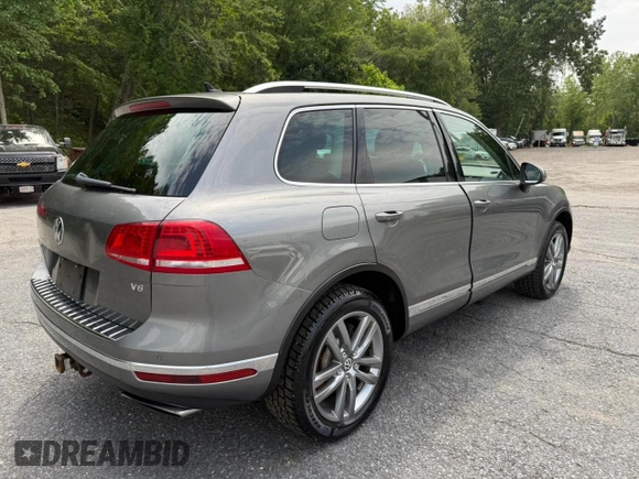 2016 Volkswagen Touareg Sport with VIN WVGEF9BP9GD007210, listed as a Copart auction lot 61608015 with 192,156 mi miles and Clean title. Bid and sale history available at DreamBid. Image 3.