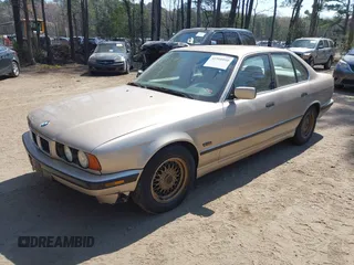 1995 BMW 5 Series 525i z VIN WBAHD6326SGK51720, wystawiony jako IAAI lot #41916040 z przebiegiem 232 337 mil mil oraz . Historia ofert i sprzedaży dostępna na DreamBid. Obrazek 2.