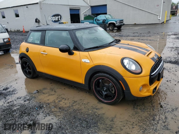 2016 MINI Hardtop S with VIN WMWXP7C54G3B33492, listed as a Copart auction lot 57098895 with 83,994 mi miles and Salvage title. Bid and sale history available at DreamBid. Image 4.