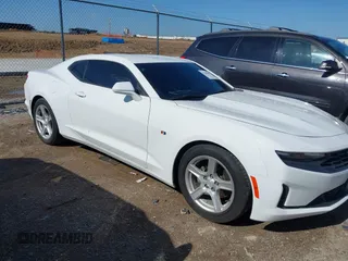 2019 Chevrolet Camaro 1LT z VIN 1G1FB1RX0K0149384, wystawiony jako IAAI lot #42106283 z przebiegiem 61 738 mil mil oraz . Historia ofert i sprzedaży dostępna na DreamBid. Obrazek 1.